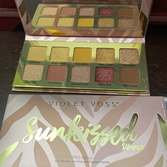 🌟$5 add on🌟Violet Voss Eyeshadow palette - Picture 4 of 8